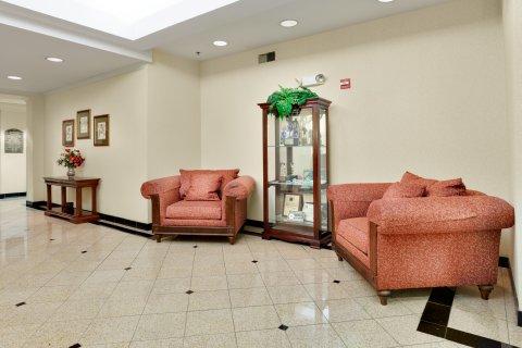 Express & By Ihg By Ihg 2*