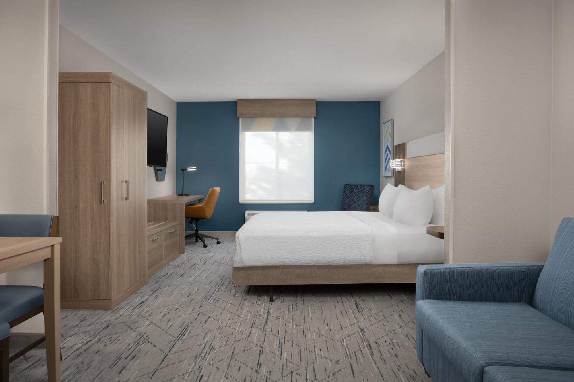 Express & By Ihg By Ihg 2*