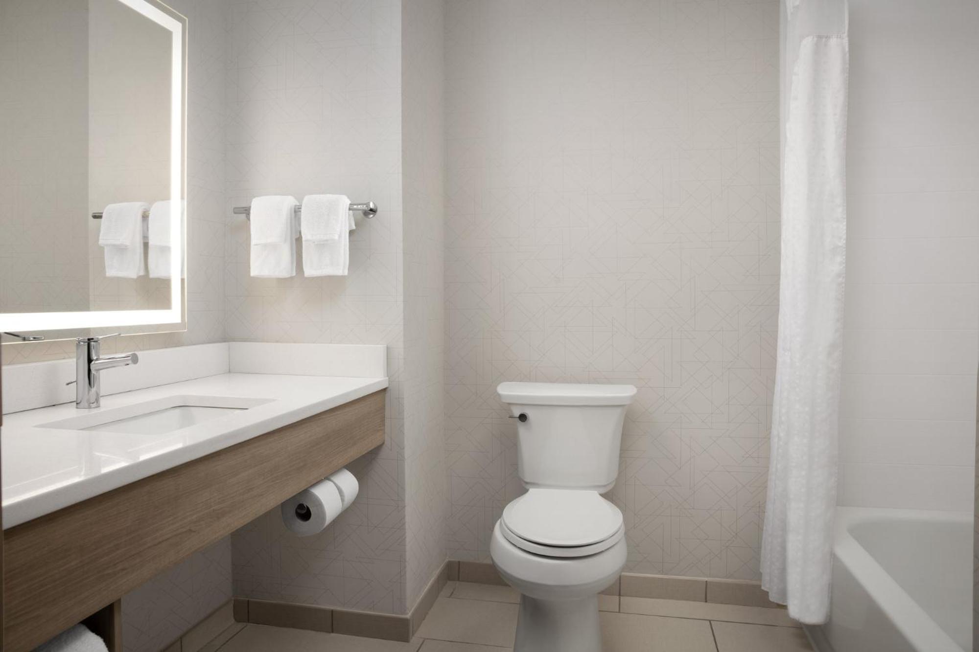 Express & By Ihg By Ihg 2* Chambersburg