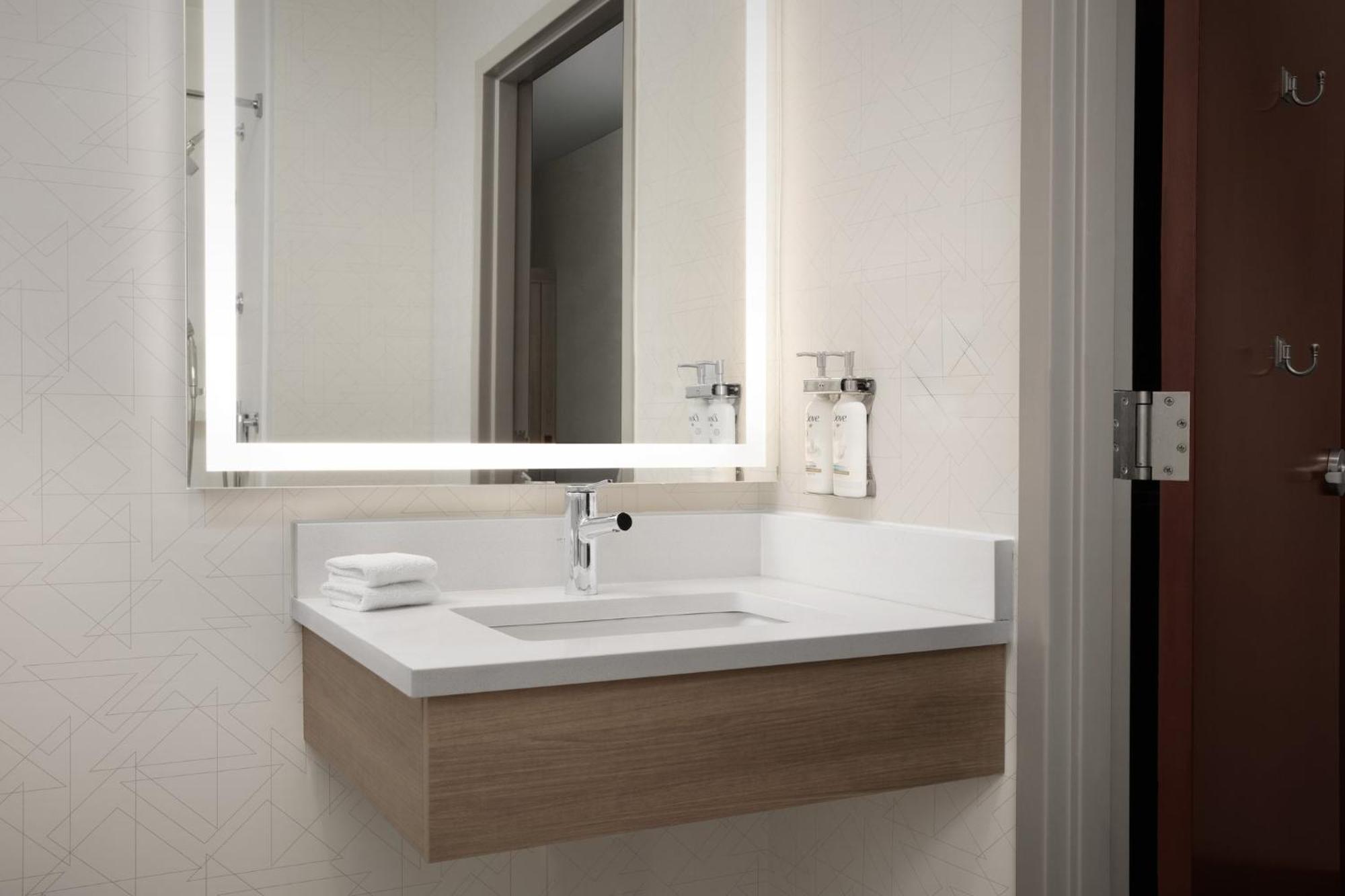 Express & By Ihg By Ihg Hotel Chambersburg