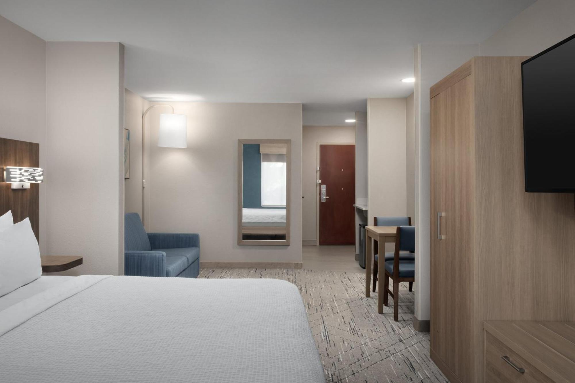 Express & By Ihg By Ihg