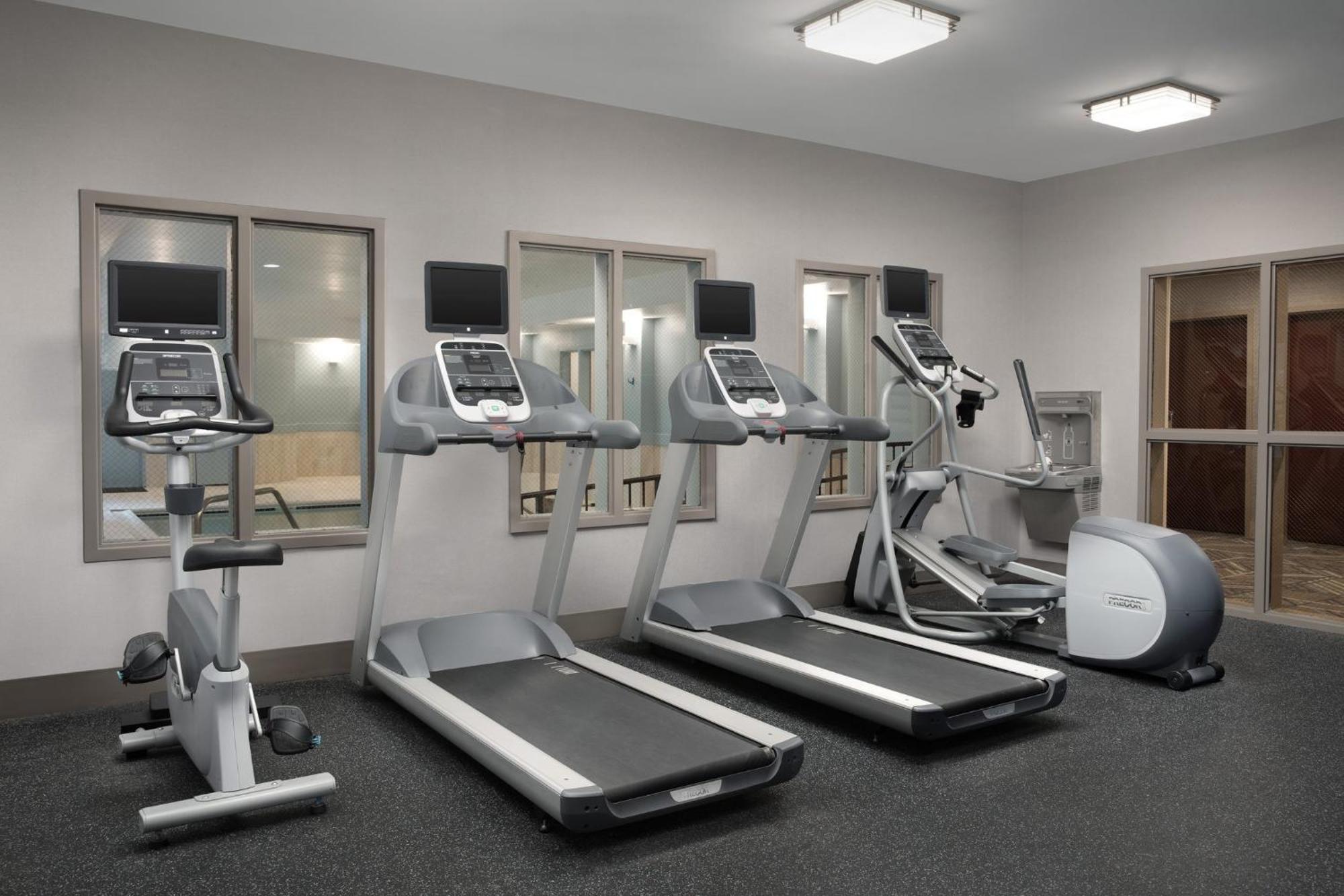Express & By Ihg By Ihg 2*